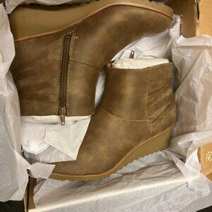 Life Stride Women Zariah Bootie Brown Tumbled 9 W